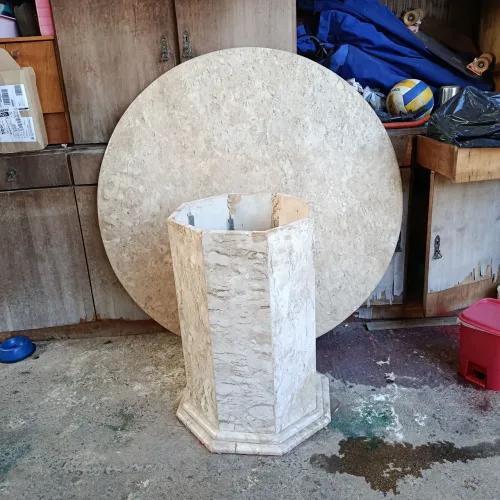 Mesa de travertino
