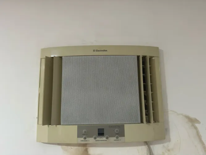 Vende-se Ar condicionado de janela Eletrolux 7500btus