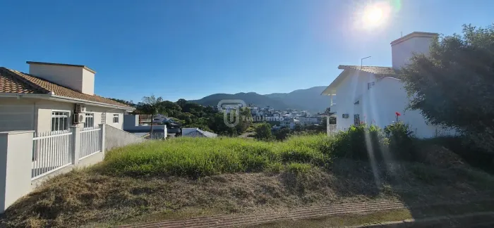 Terreno de 575m², Perto do lago - Pedra Branca