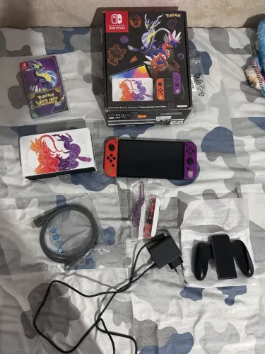 Nintendo Switch OLED Pokémon Scarlet/Violet Desbloqueado + Violet Físico