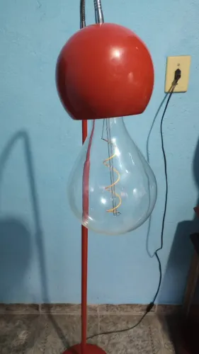Luminária de Piso/Chão Retrô Vermelha - Design Lâmpada Gigante
