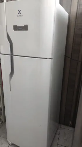 Geladeira Electrolux 127V Frost Free 