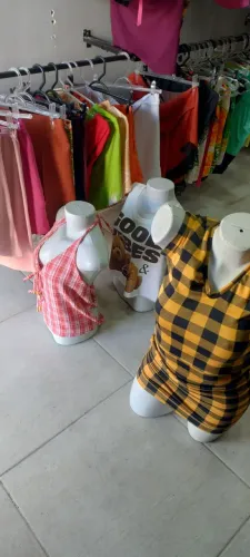 Estou vendendo as roupas da minha loja só vendo tudo 10 reais cada peça 