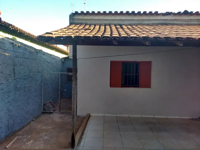 Alugo casa na 10 do sul Gama.