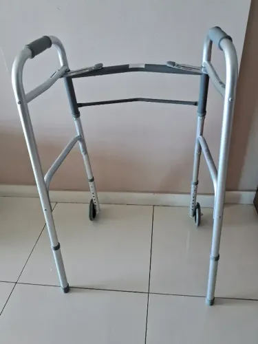 Andador para idosos de pessoas com baixa morbidade