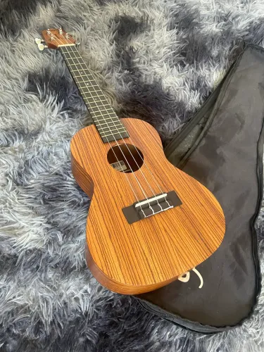 VENDO UKULELÊ