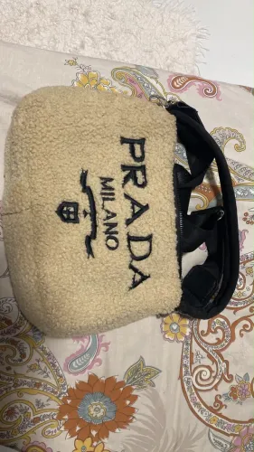 Bolsa pelinho estilo prada