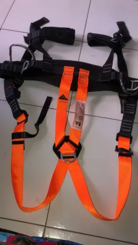 Cinto paraquedista novo /  valor 500$