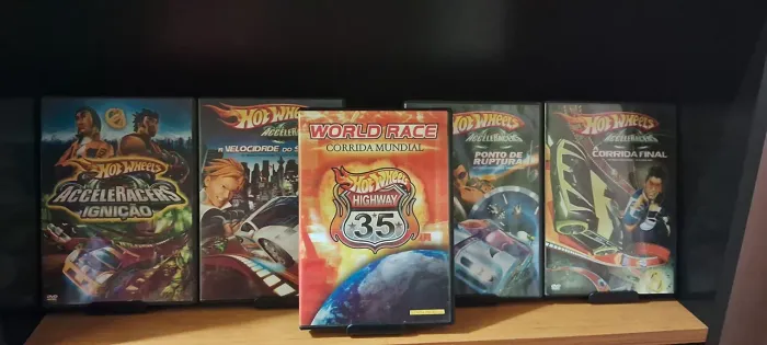 Hotwheels World Race e Acceleracers