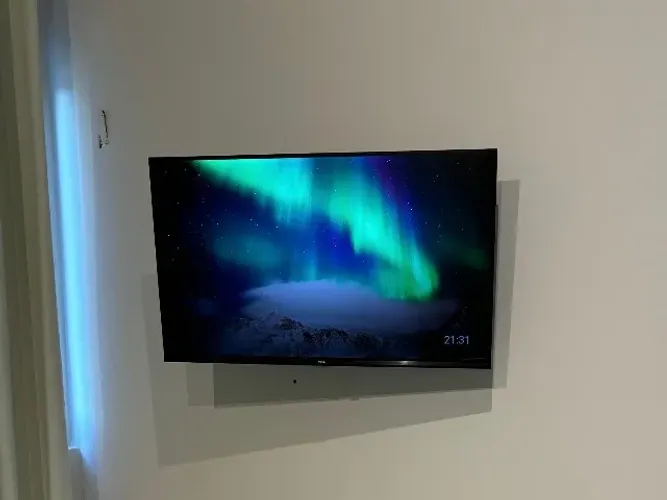 Smart TV TCL 32 polegadas (com suporte)