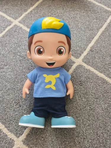Boneco Lucas Neto em perfeito estado