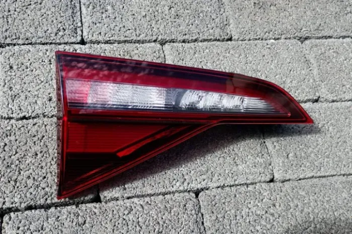 LANTERNA DA TAMPA TRASEIRA VW JETTA 2019 A 2024 LADO ESQUERDO MOTORISTA ORIGINAL LED