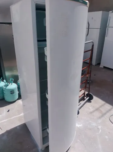 Vendo geladeira Consul de 280 litros degelo gelando bem 
