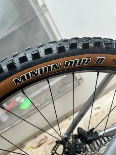 Par pneus Maxxis Minion