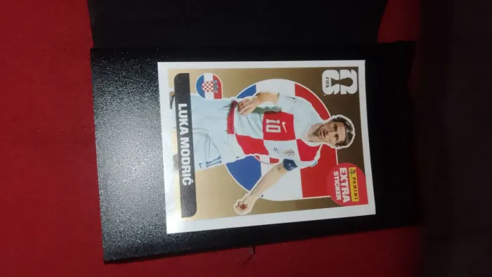 VENDE-SE FIGURINHA LEGEND OURO (MODRIC COPA 2026 OFICIAL PANINI)