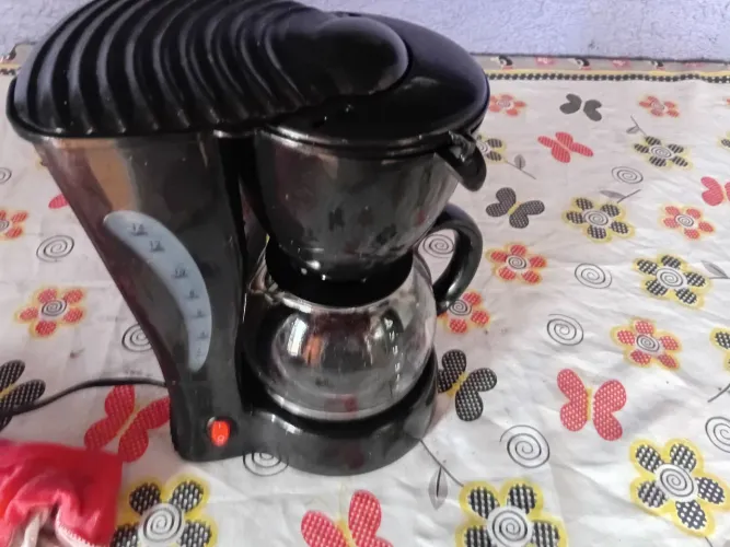 Vendo cafeteira pequena em bom estado