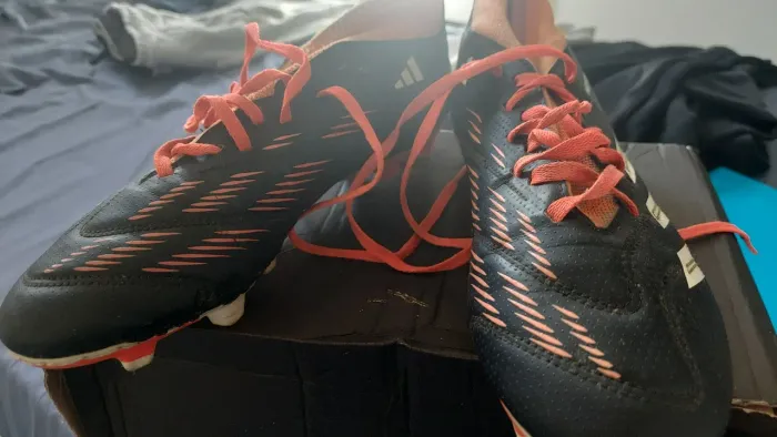 Chuteira adidas