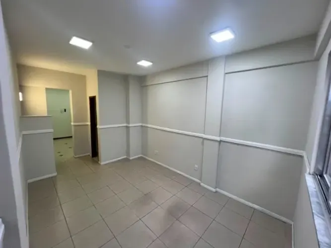 ALUGA-SE SALA COMERCIAL NO CENTRO DE BARRA MANSA 
