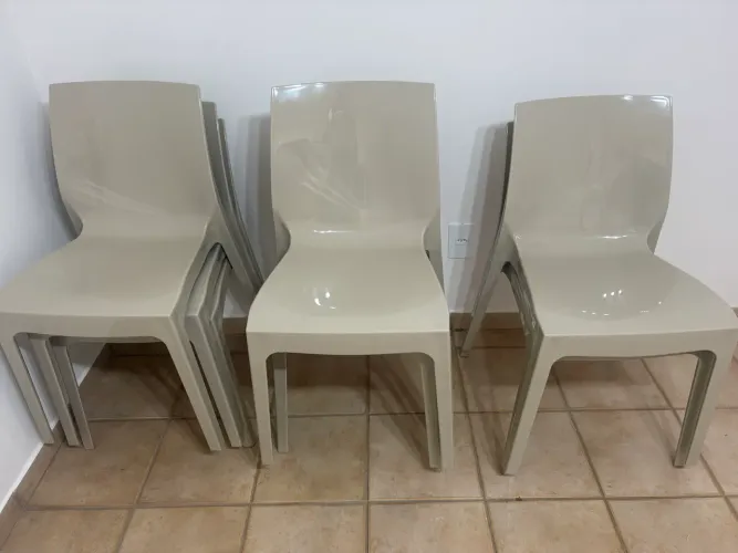 Cadeira de Plástico