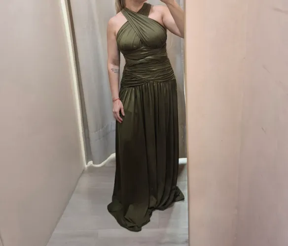 Vestido de festa verde oliva