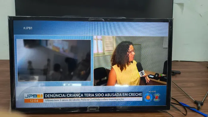 Tv Samsung UN32J4000. Não é smart.