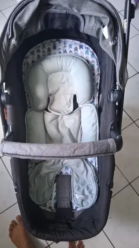 Carrinho de bb + bebê conforto 