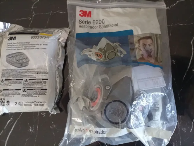Máscara 3M e cartucho 3M