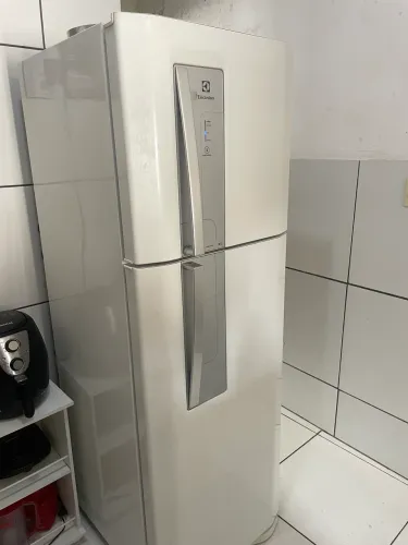 Geladeira Electrolux DF42 Frost Free 382 litros, 127 volts.