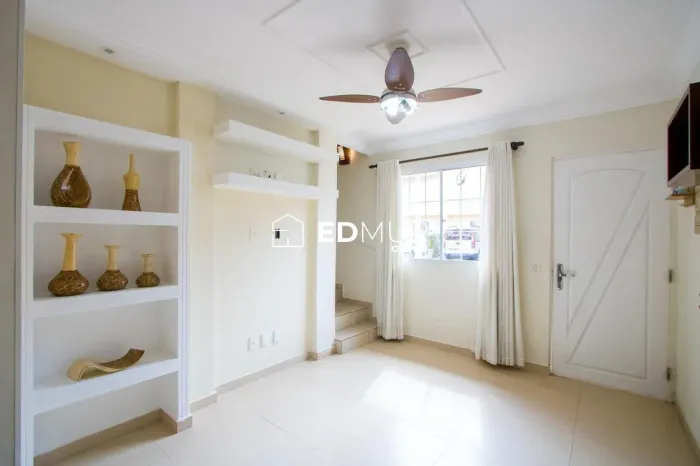 SOBRADO para ALUGUEL com 75m² no bairro Vila Homero Thon com 2 quartos e 2 vagas. Santo An