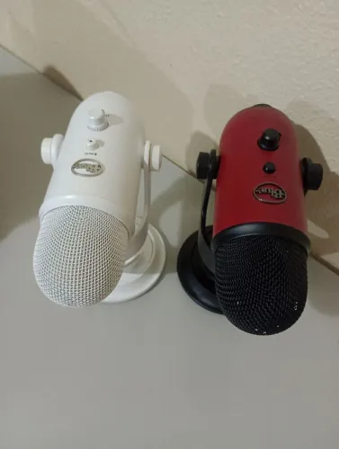Microfone Condensador Streaming Blue Yeti USB<br>Vendido e entregue