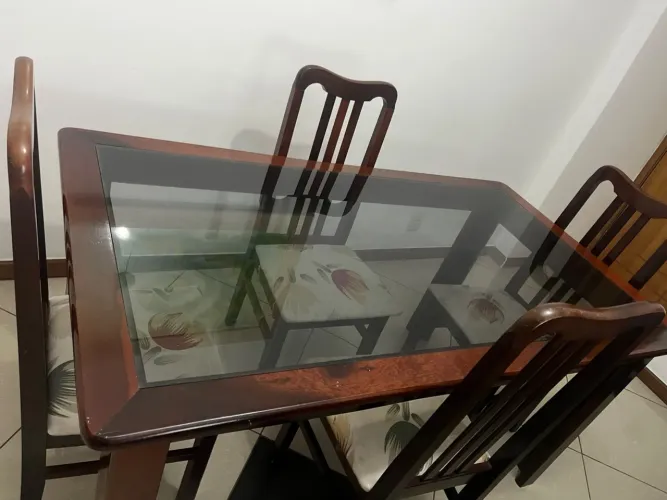 Mesa de jantar com 6 cadeiras