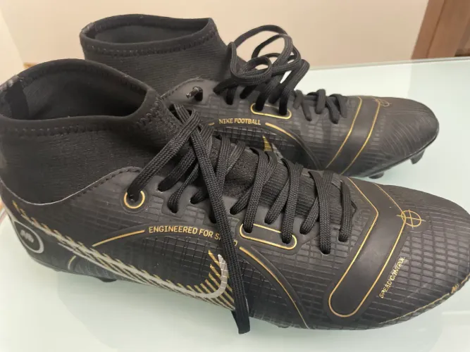 Chuteira NIKE mercurial preta 37