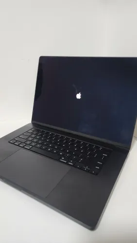 MacBook Pro 16" M4 Max 36GB RAM 1TB SSD 32C GPU Space Black