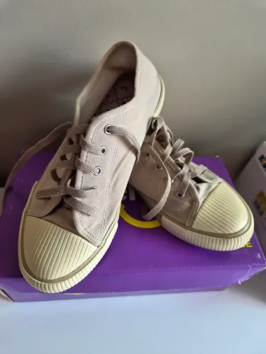 Tenis bege diversão 33
