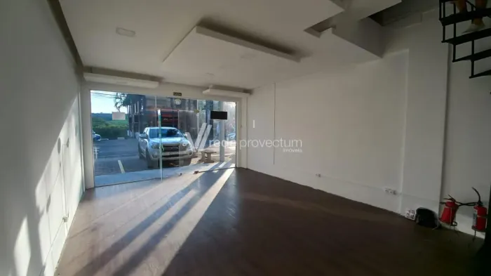 sala comercial a venda ou locação com 3 ambientes de atendimento