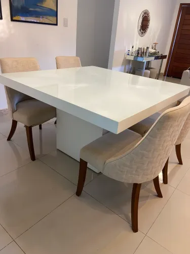 Mesa e cadeiras de jantar, sem avarias