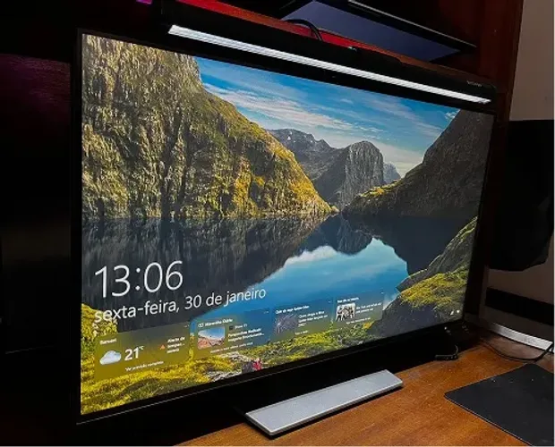 Monitor Dell UltraSharp 24" Ajustável Profissional