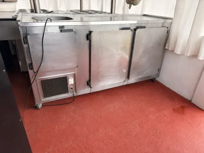 Balcão Refrigerado Inox 3 Portas com Cuba 220V