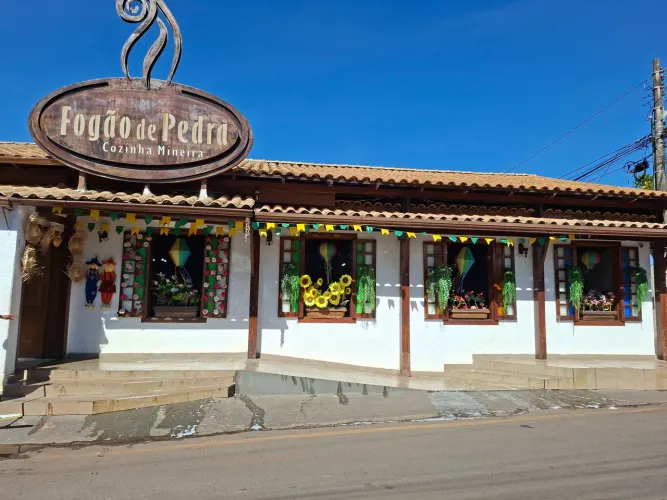Vaga - Saladeiro(a) ou ajudante se cozinha com experiência- Fogão de Pedra - Vila Planalto