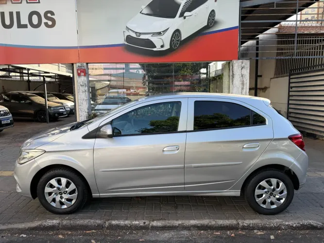Chevrolet Onix Hatch LT 1.0 8V Flex Power Mec. 4P 2015
