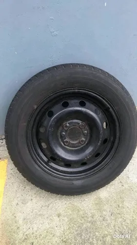 Vendo pneu 175 65 14 com roda