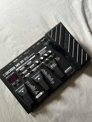 PEDALEIRA DE GUITARRA BOSS ME-25