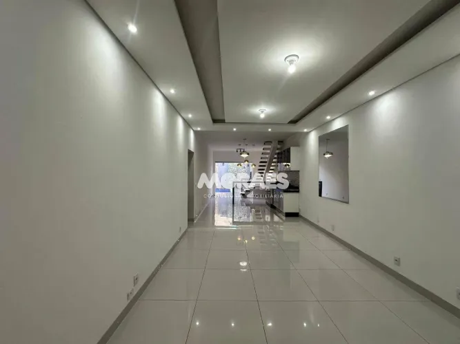 Casa com 2 quartos para alugar, 200 m² por R$ 2.900/mês - Vila Lemos - Bauru/SP