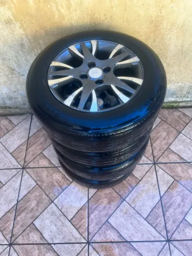 Rodas palio Sporting 14 2 pneus semi novos 2 45 por cento 