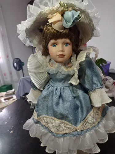 Boneca de porcelana vintage