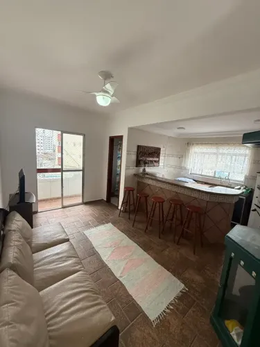 Apartamento com sacada e vista para o mar a 100m da praia