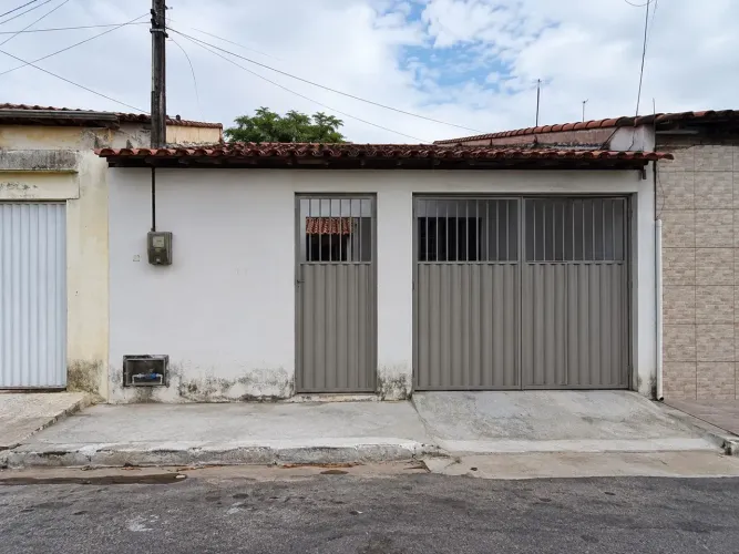 Casa a venda no JANGURUSSU, a 300 metros do UPA