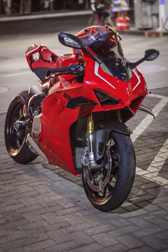 Ducati Panigale v4s 