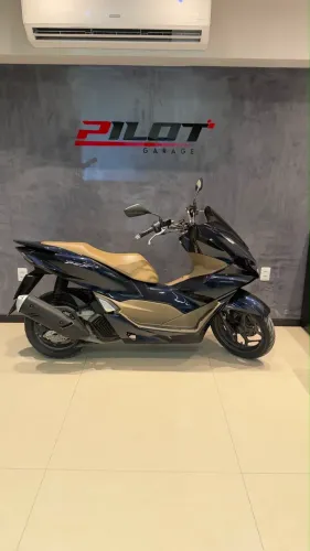 HONDA PCX DLX 2025