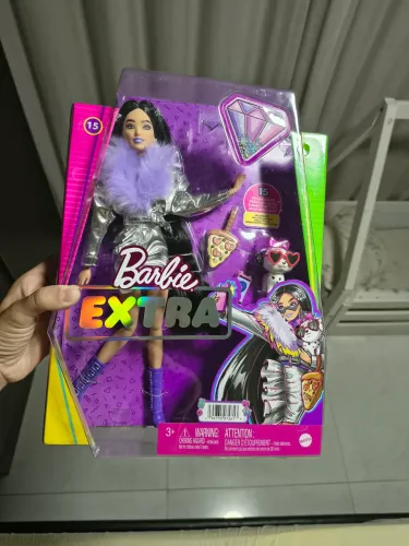 Barbie extra 15 lacrada